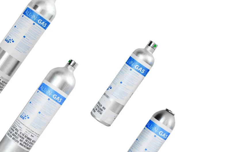 Vier Prüfgasflaschen